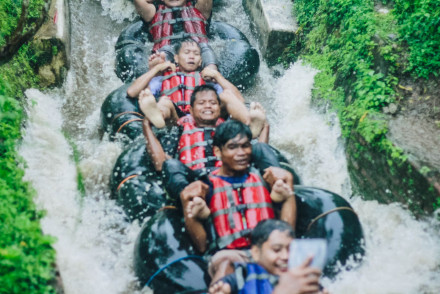 Album : RIVER TUBING